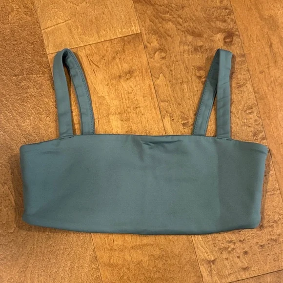 Vuori Evolve Square Neck Green Sports Bra - Picture 3 of 6